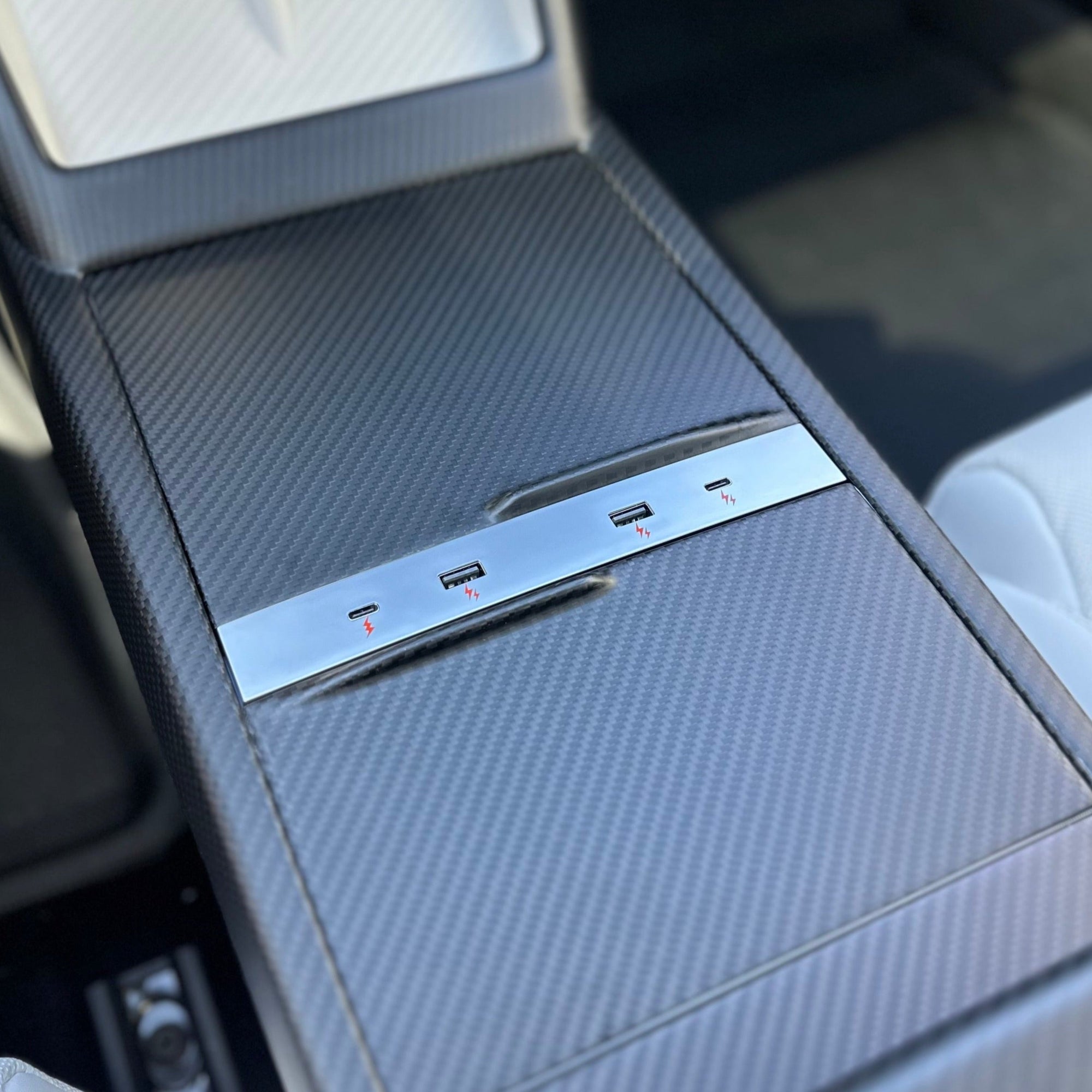 2026+ | Model Y Juniper Refreshed Center Console USB A+C 4 Port Hub Adapter 65W Fast Charger
