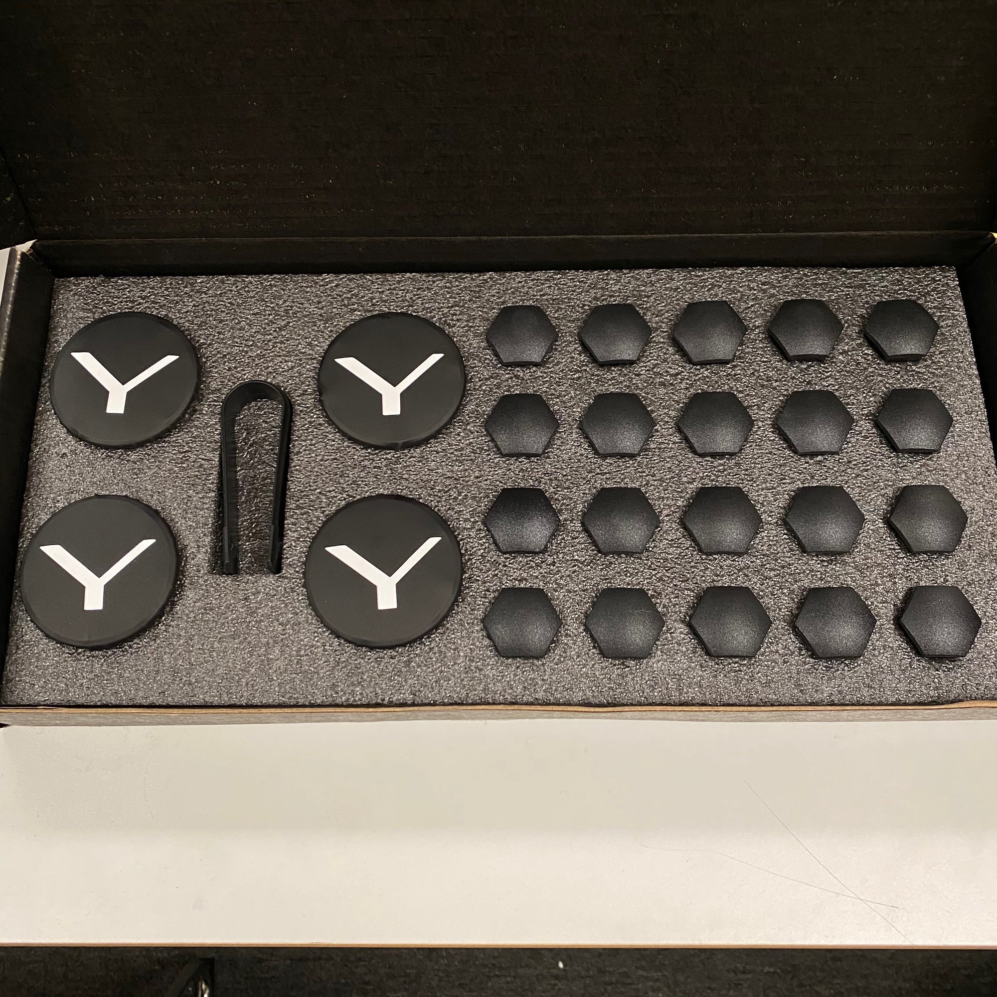 Tesla Model Y Center Caps & Lug Nut Covers - 19" Gemini Wheels