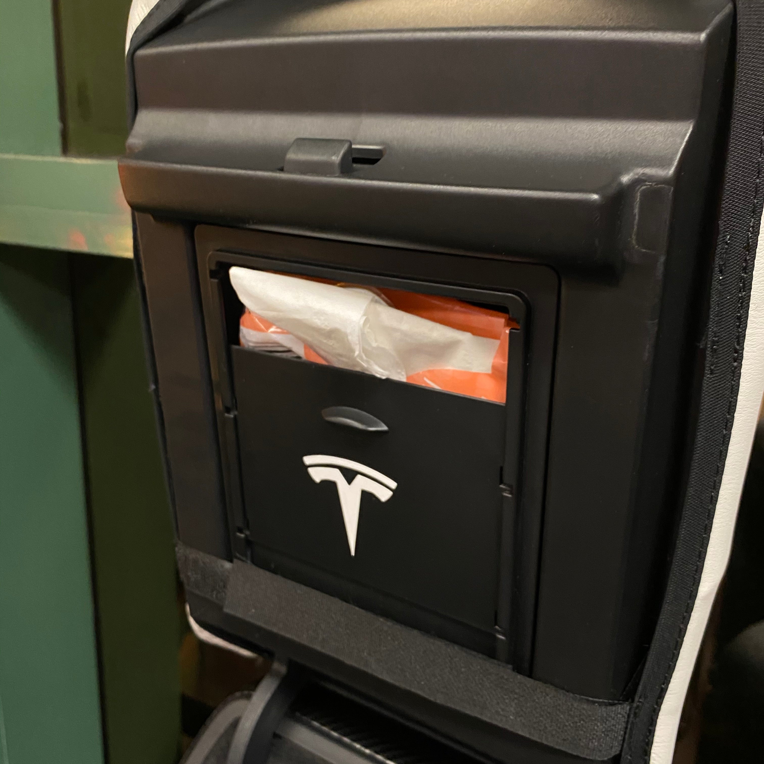 Tesla-Garn Tissue Box Halter für Model 3 / Y, Rücksitz Kopfstütze Tissue  Box Halter w / versteckter Riemen, Multi-Use Tissue Box Halter Auto Zubehör  - .de