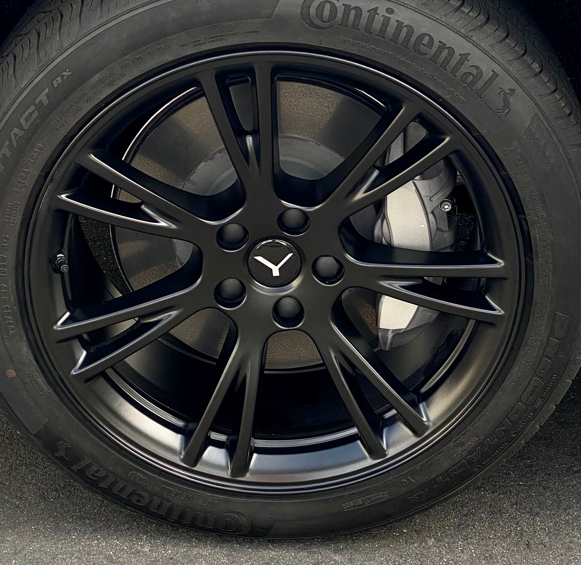 Tesla Model Y Center Caps & Lug Nut Covers - 19" Gemini Wheels