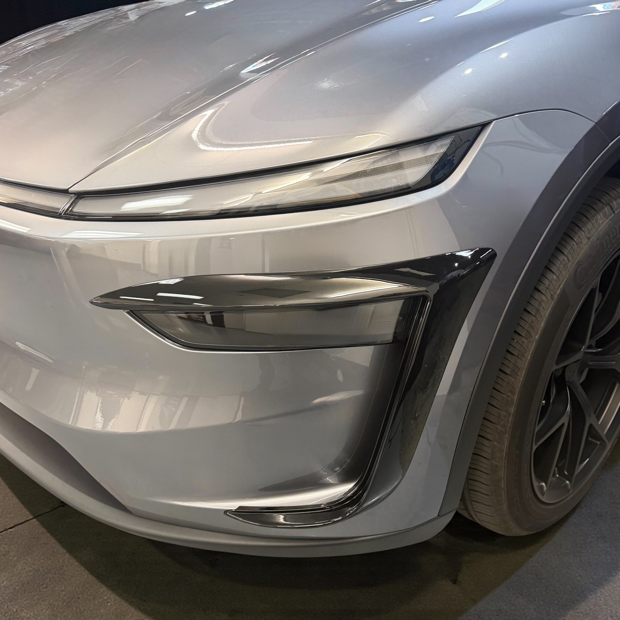 2026+ | Model Y Juniper Refreshed Foglight Canards/Eyelids (1 Pair) - Glossy Black