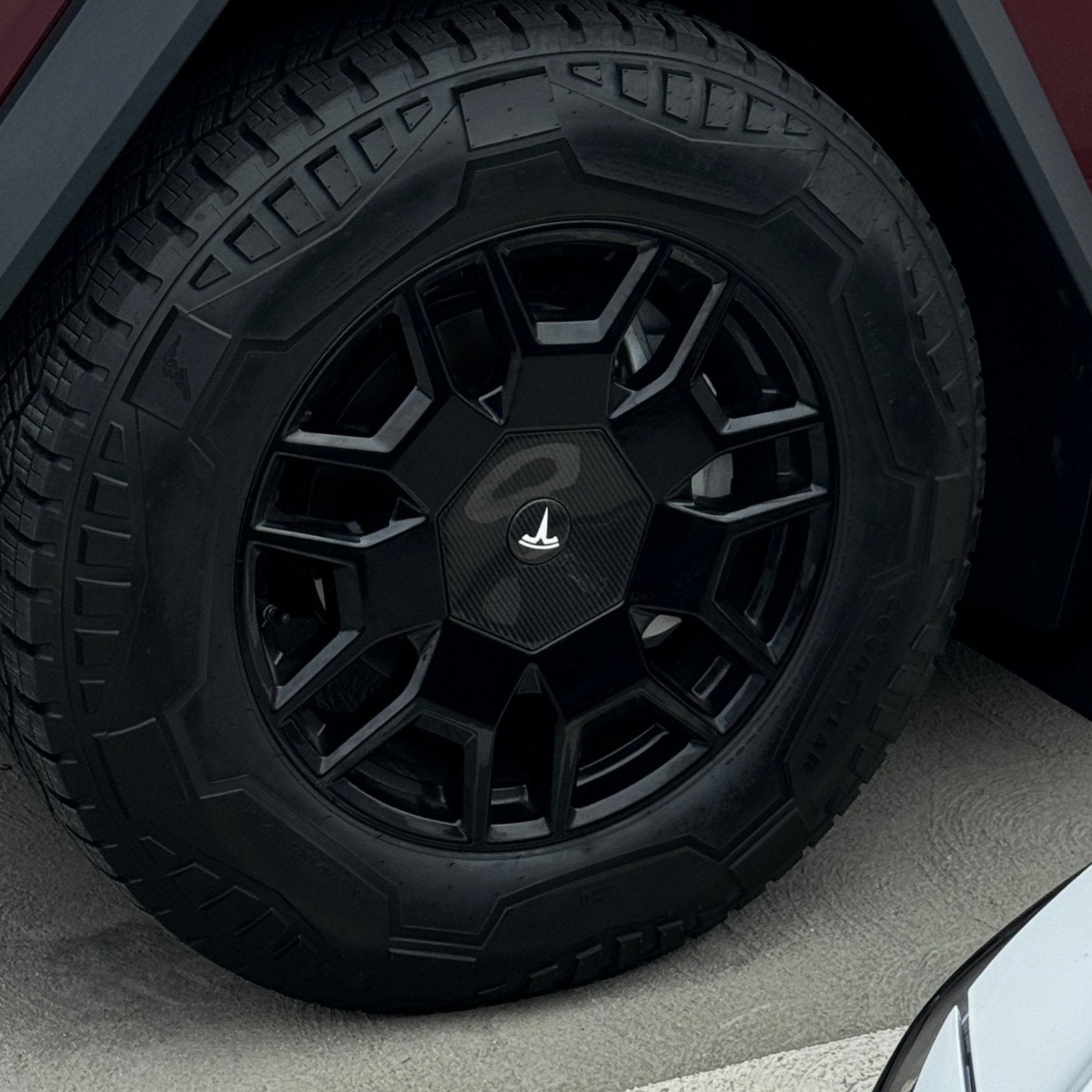 Cybertruck Carbon Fiber Center Wheel Heptagon Hub &amp; Lug Nut Covers - Real Molded Carbon Fiber (Set of 4)