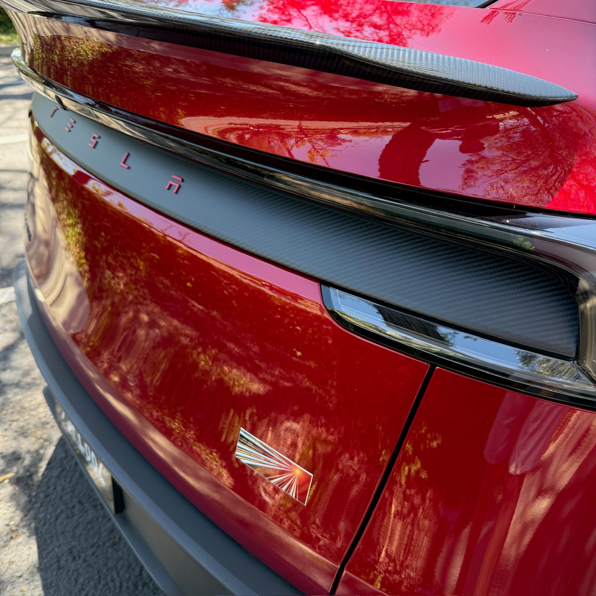 2025+ Model Y Juniper Refreshed Lower Tail Light Applique - Real Dry Molded Carbon Fiber