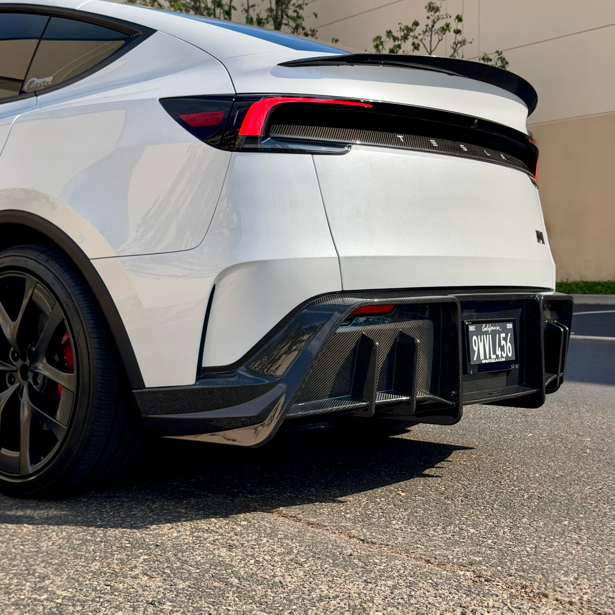 2026+ | Model Y Juniper Performance Model Colossal Full Body Kit - Real Dry Molded Carbon Fiber (4 Pieces)