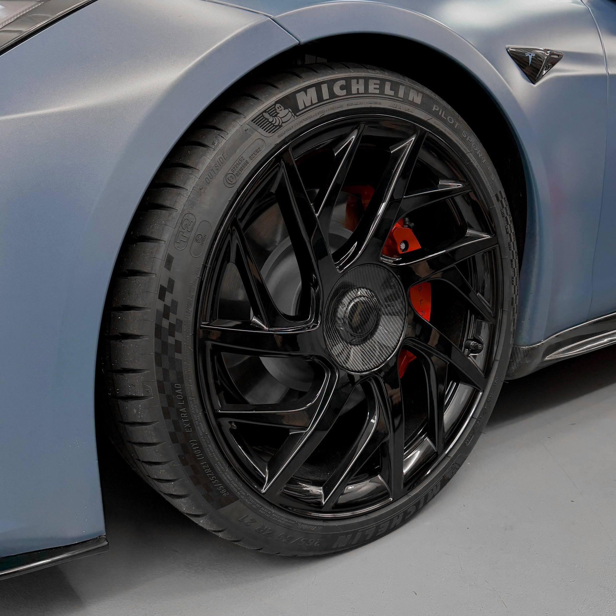 2026+ | Model S - 21&quot; Velarium Center Wheel Hubs - Real Molded Carbon Fiber- (Set of 4)