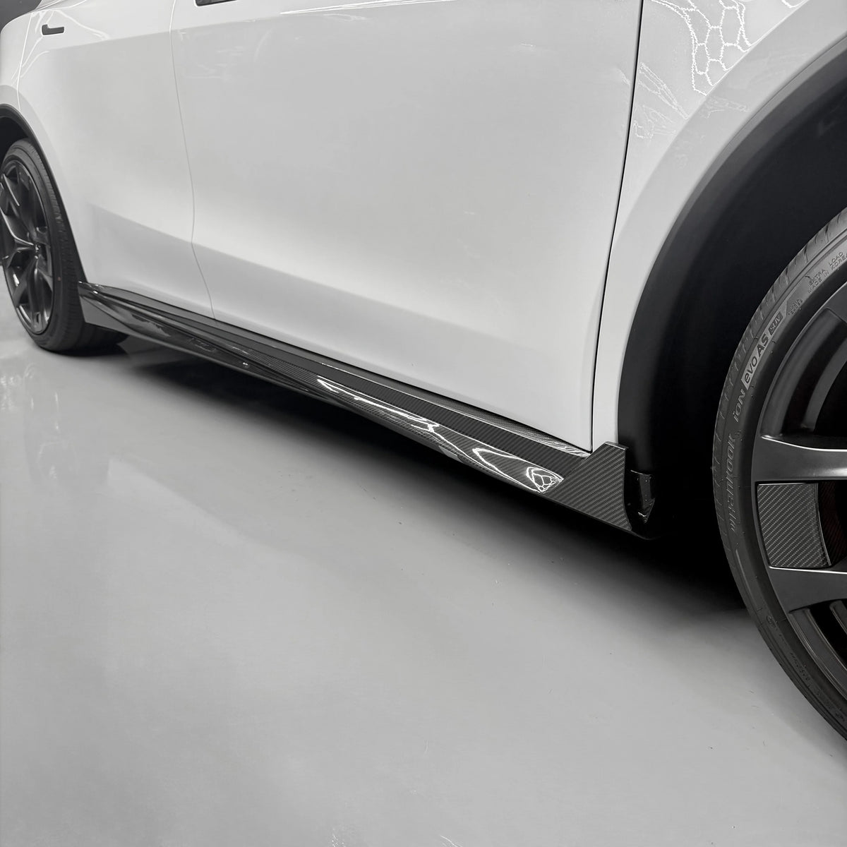 2026+ | Model Y Juniper Performance Model Colossal Full Body Kit - Real Dry Molded Carbon Fiber (4 Pieces)