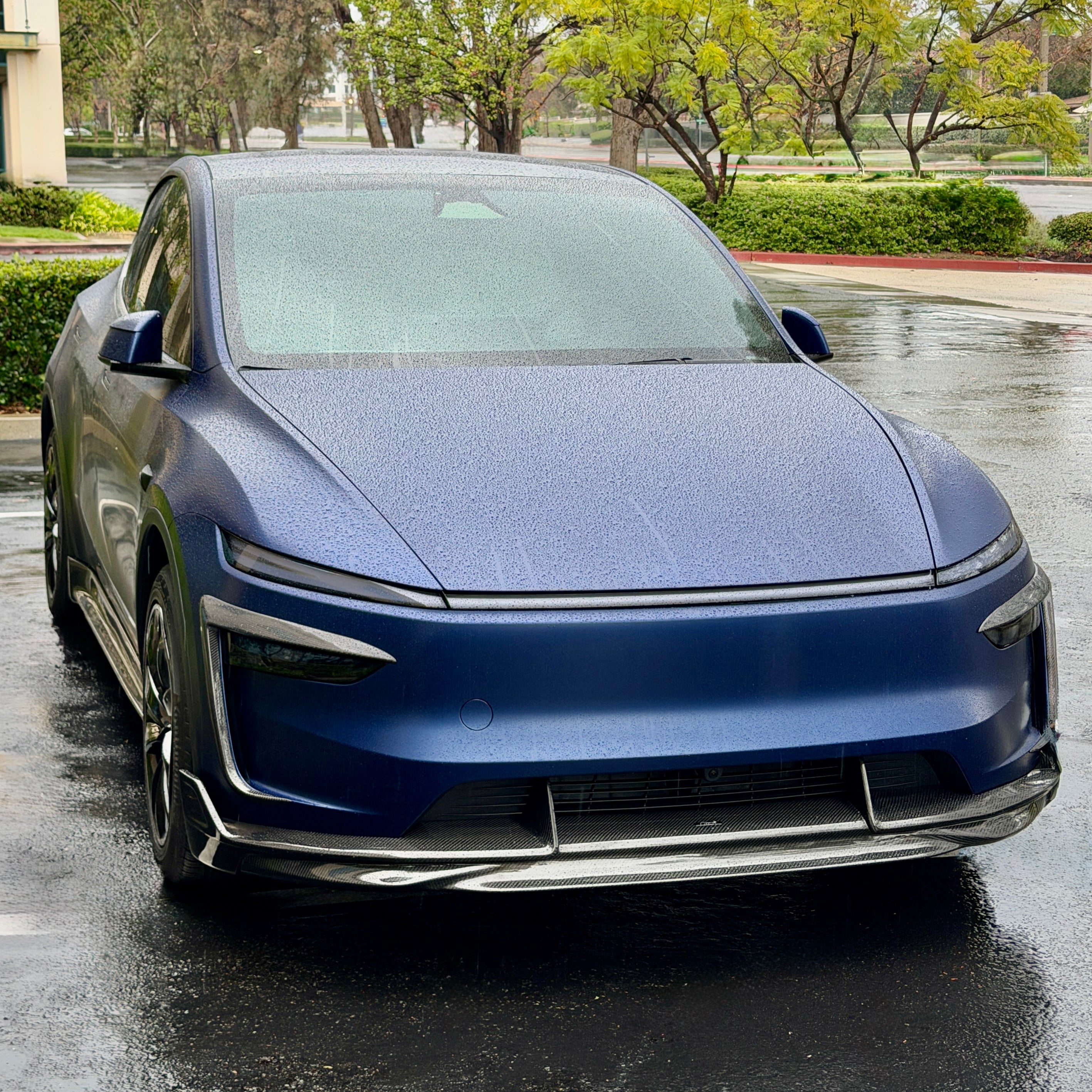 2026+ | Model Y Juniper Premium Colossal Front Lip Splitter