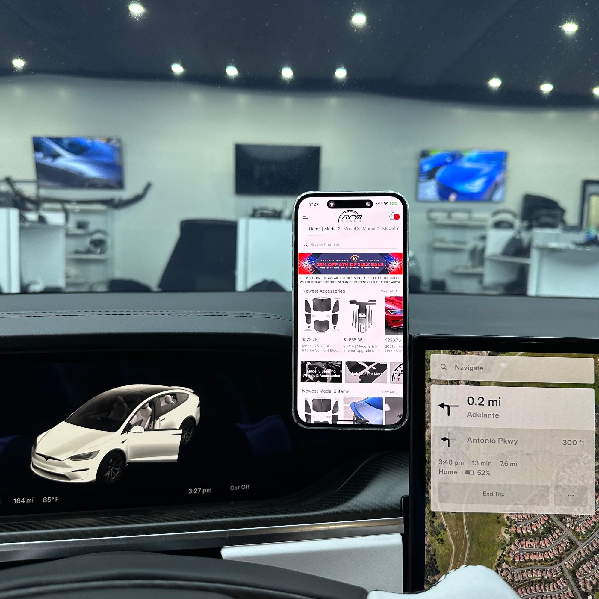 2021+ | Model S &amp; X Hideaway MagSafe 15W Fast Charging Smartphone Display Mount
