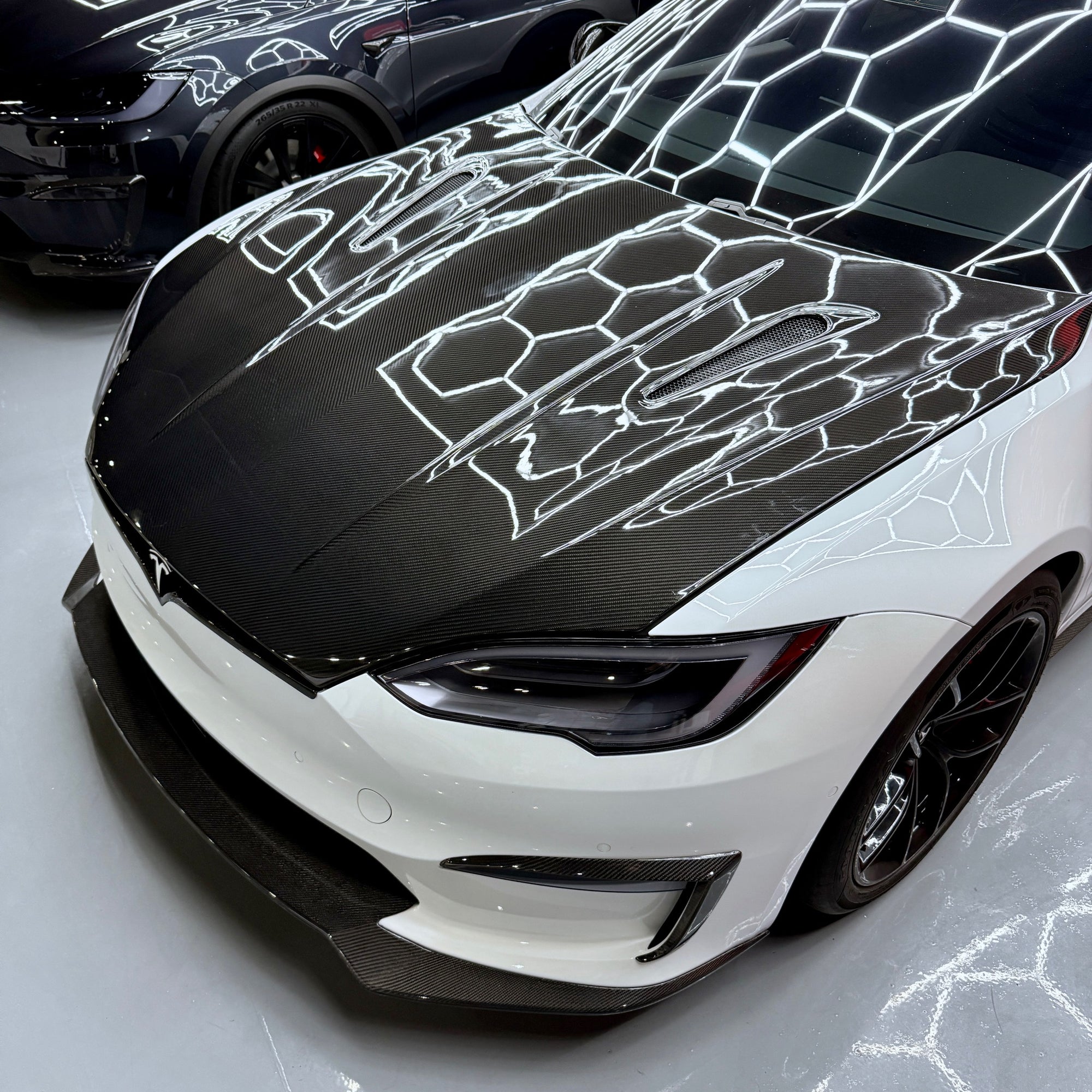 2015+ | Model S Viento Robot Hood - Dual Layer with Xpel Clear Bra - Dry Molded Carbon Fiber