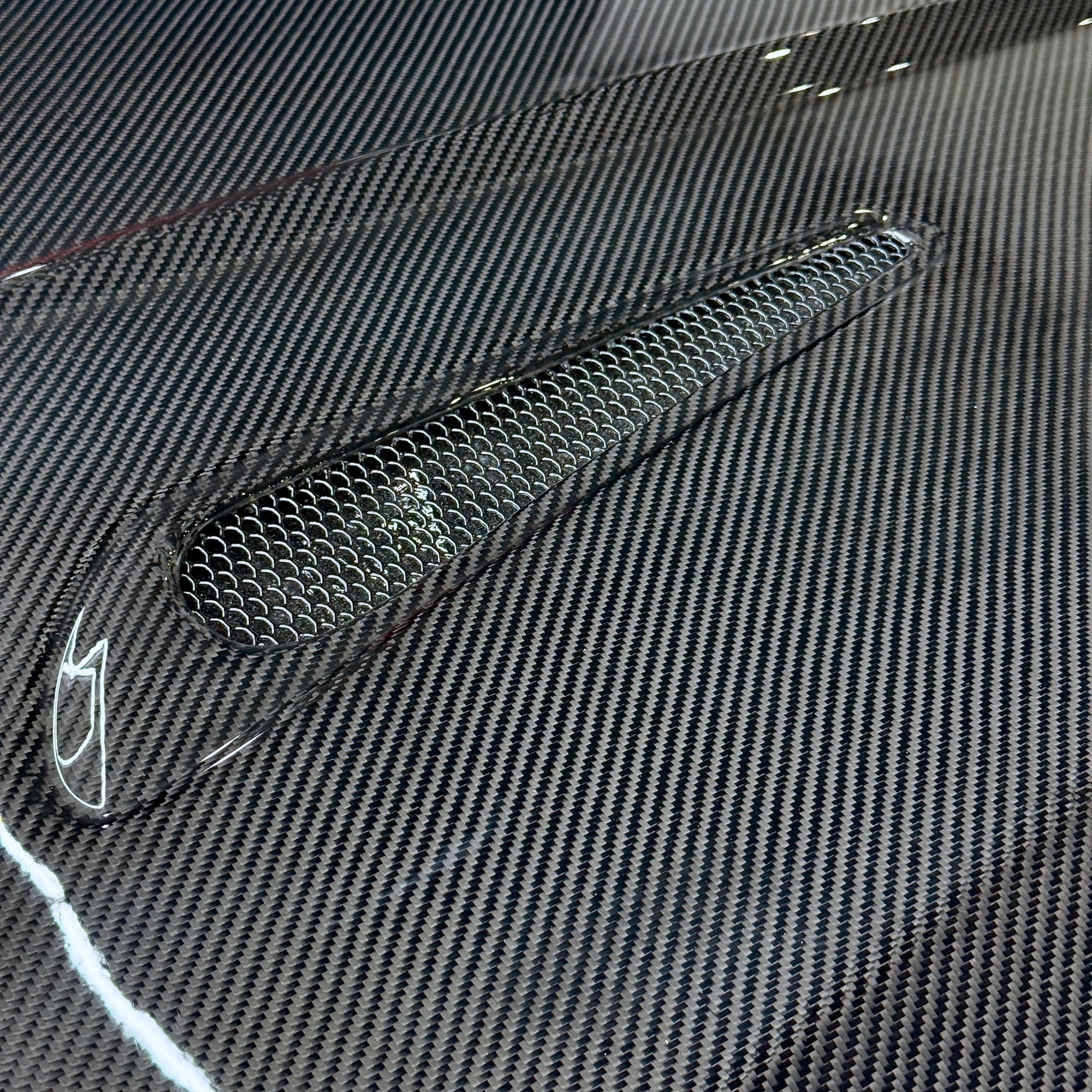 2015+ | Model S Viento Robot Hood - Dual Layer with Xpel Clear Bra - Dry Molded Carbon Fiber