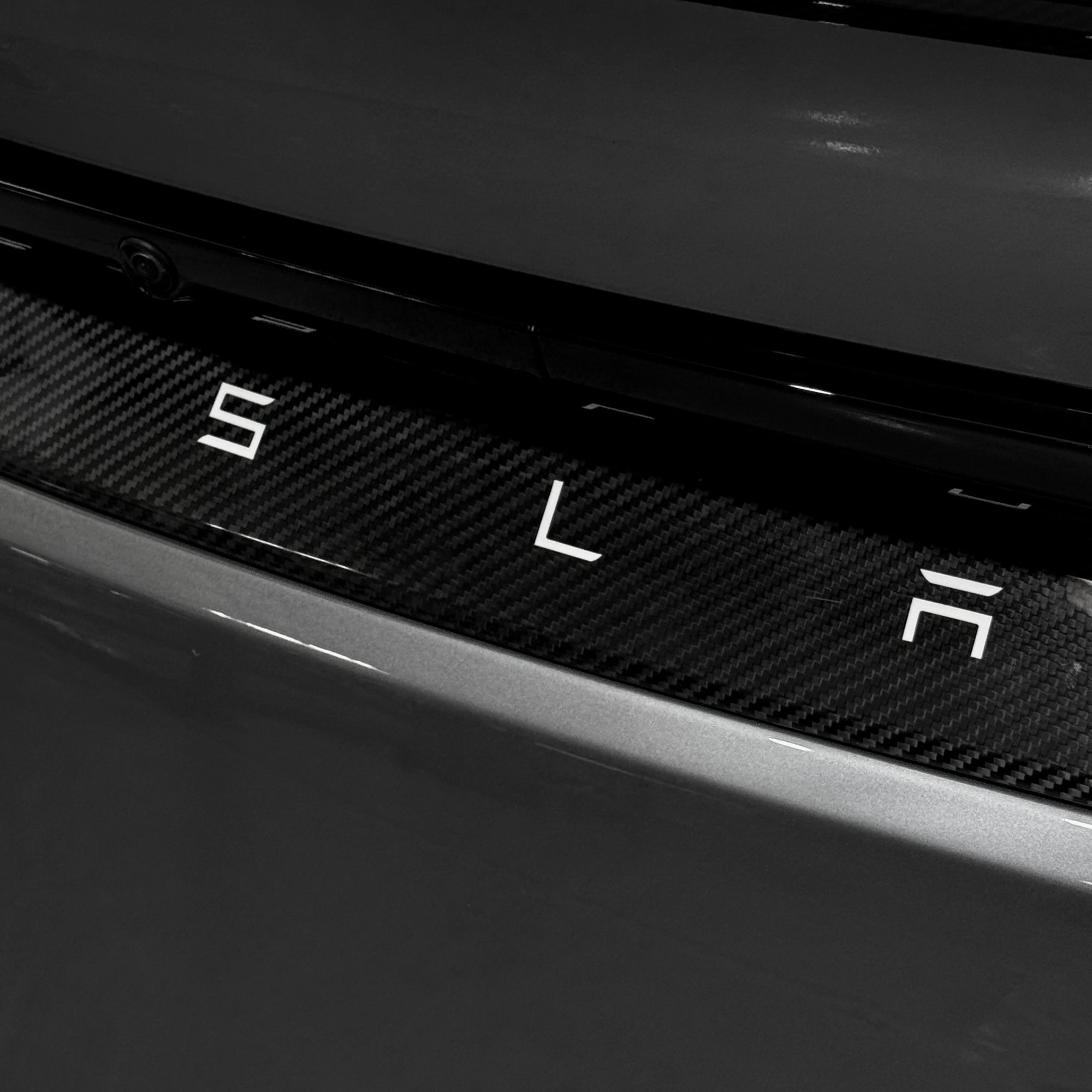 2026+ | Model Y Juniper Refreshed Tailgate Applique - Real Dry Molded Carbon Fiber