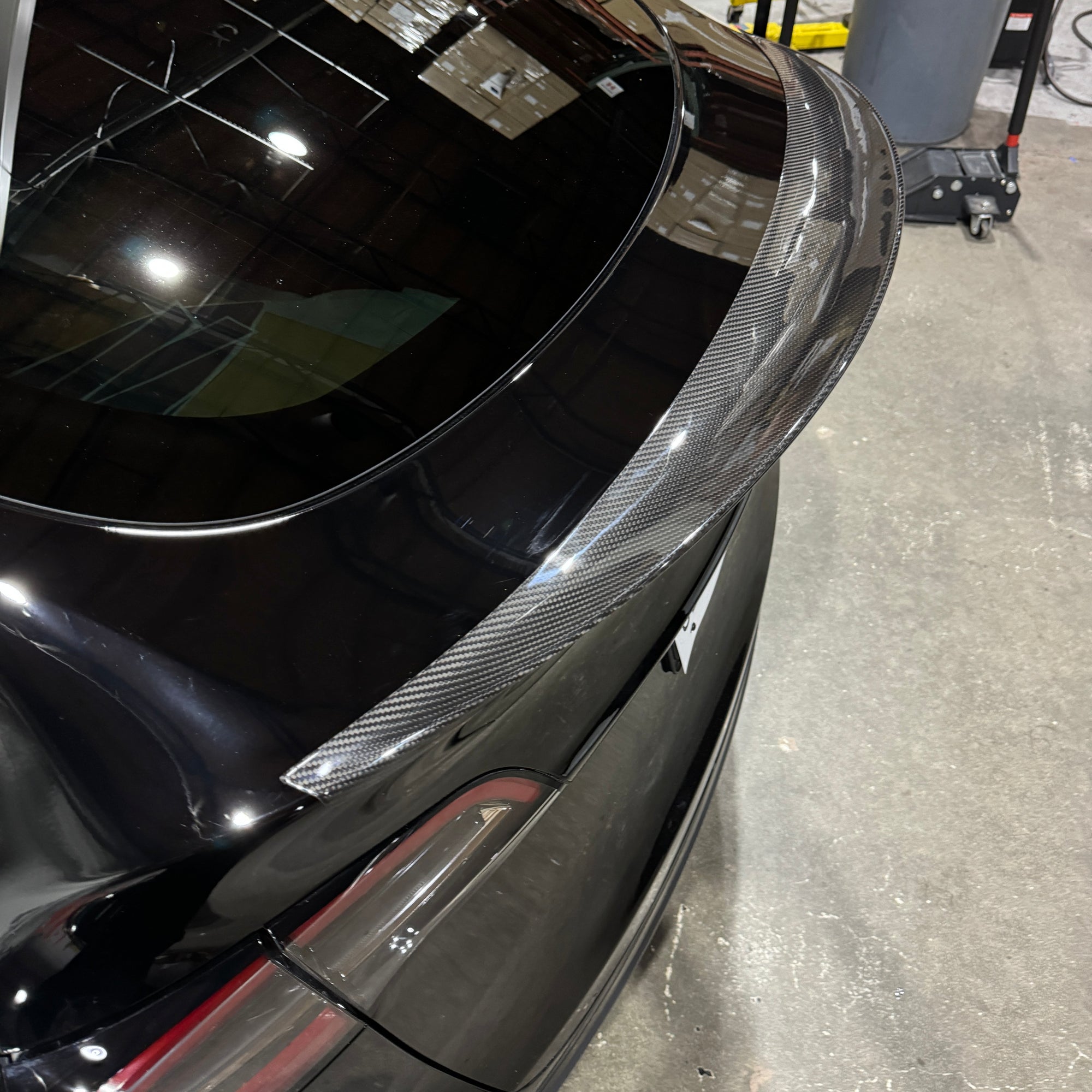 Model Y Razzo Plus Spoiler - Real Dry Molded Carbon Fiber