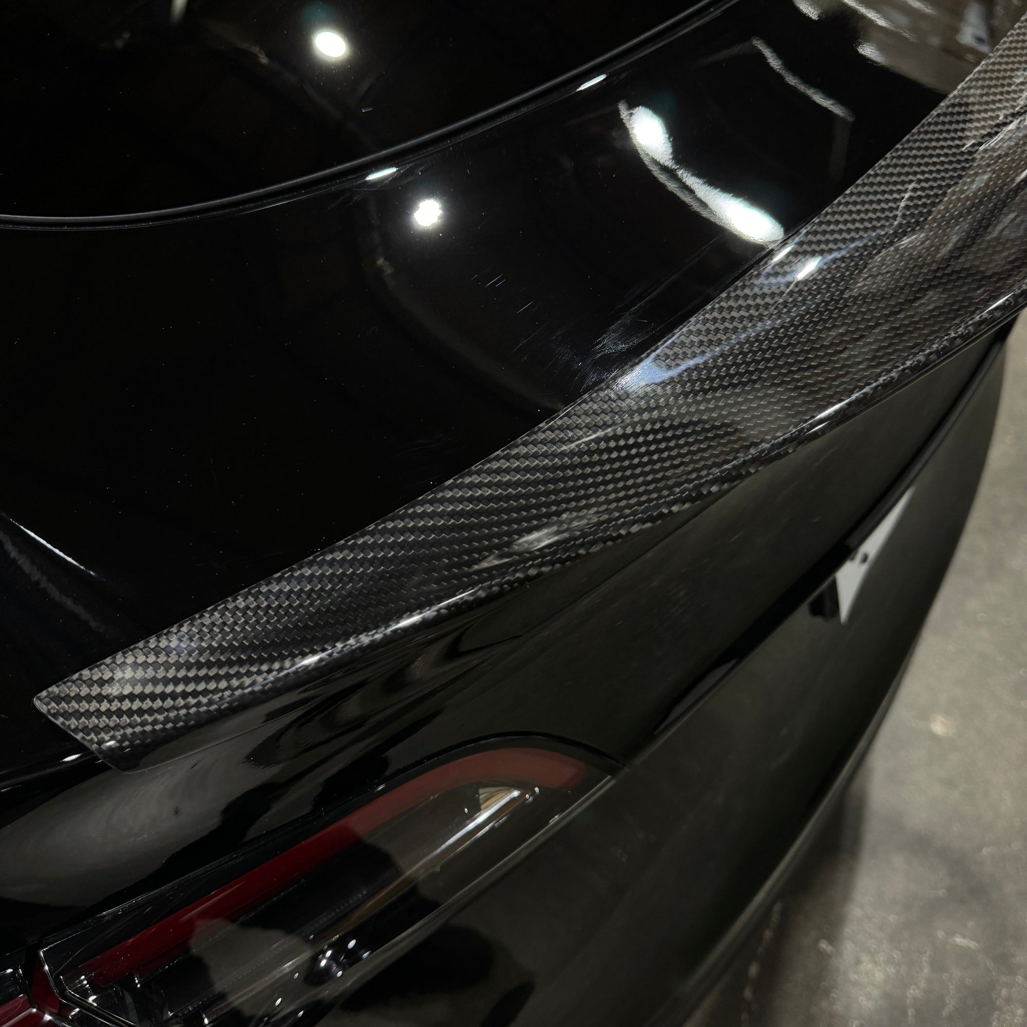 Model Y Razzo Plus Spoiler - Real Dry Molded Carbon Fiber