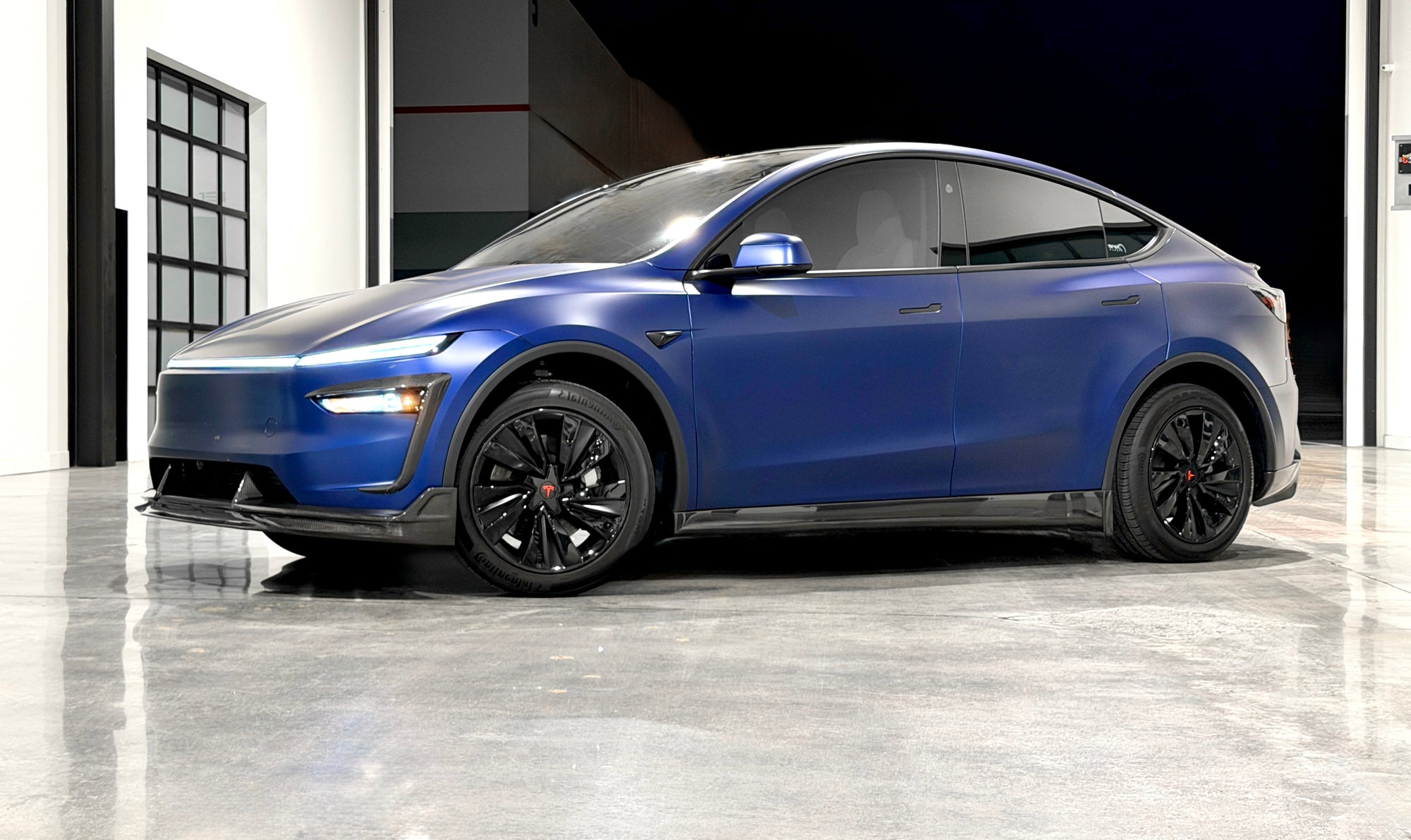 2026+ | Model Y Juniper Colossal Front Lip Splitter / Spoiler - Real Dry Molded Carbon Fiber