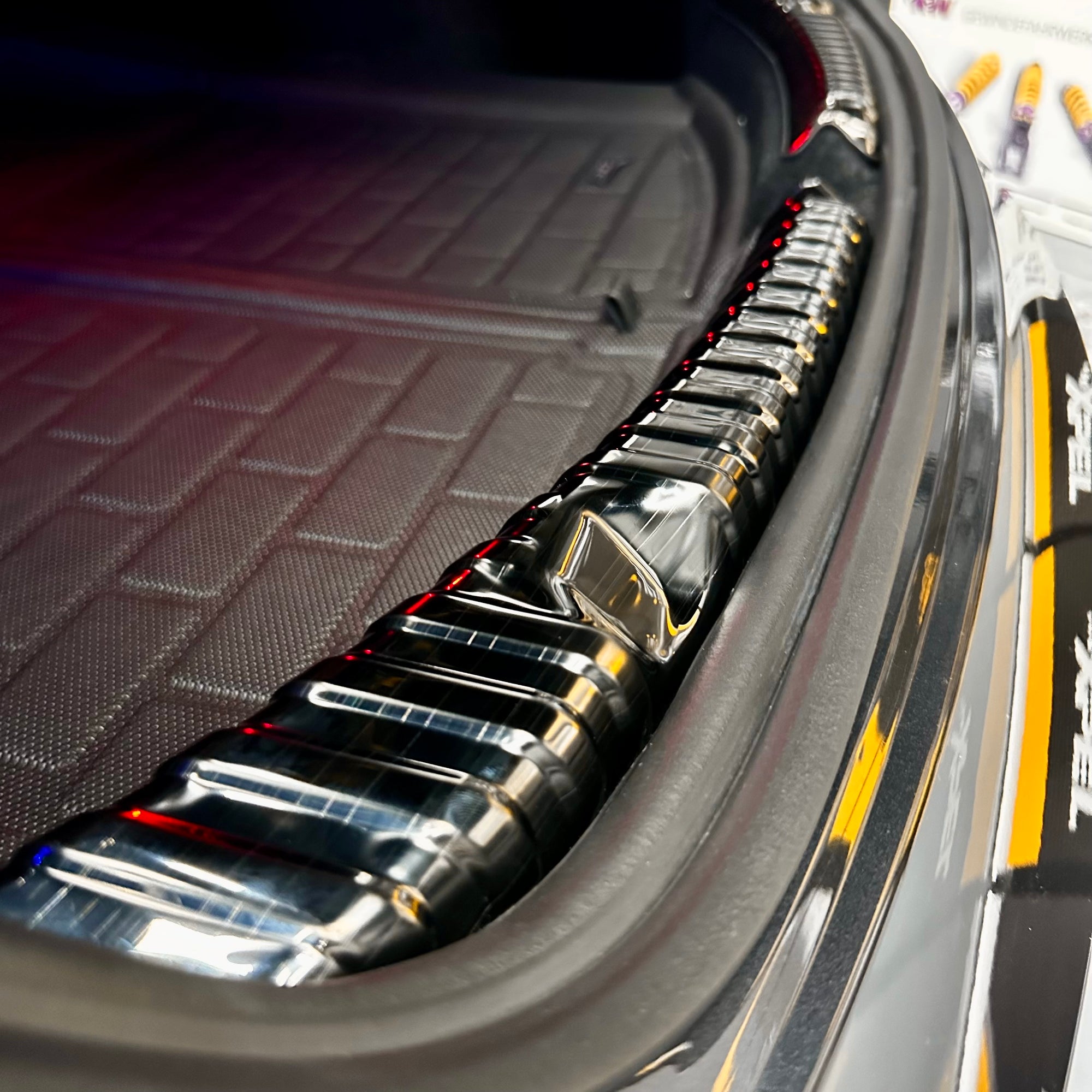 2024+ | Model 3 Highland Refreshed Trunk Sill Plate Cover (2 Pieces) - Carbon Fiber &amp; Brushed Black Look