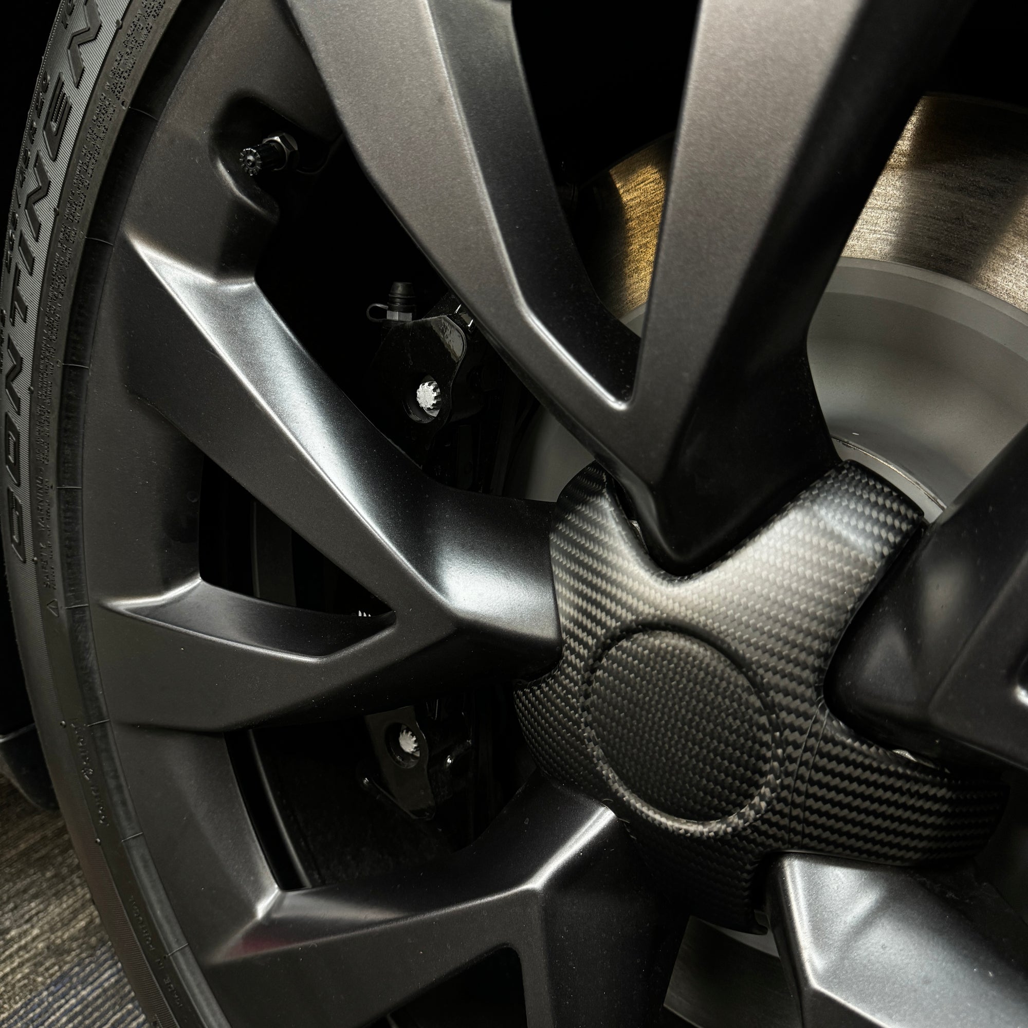 2022+ | Model X - 20&quot; Cyberstream Center Wheel Hubs - Real Molded Carbon Fiber- (Set of 4)