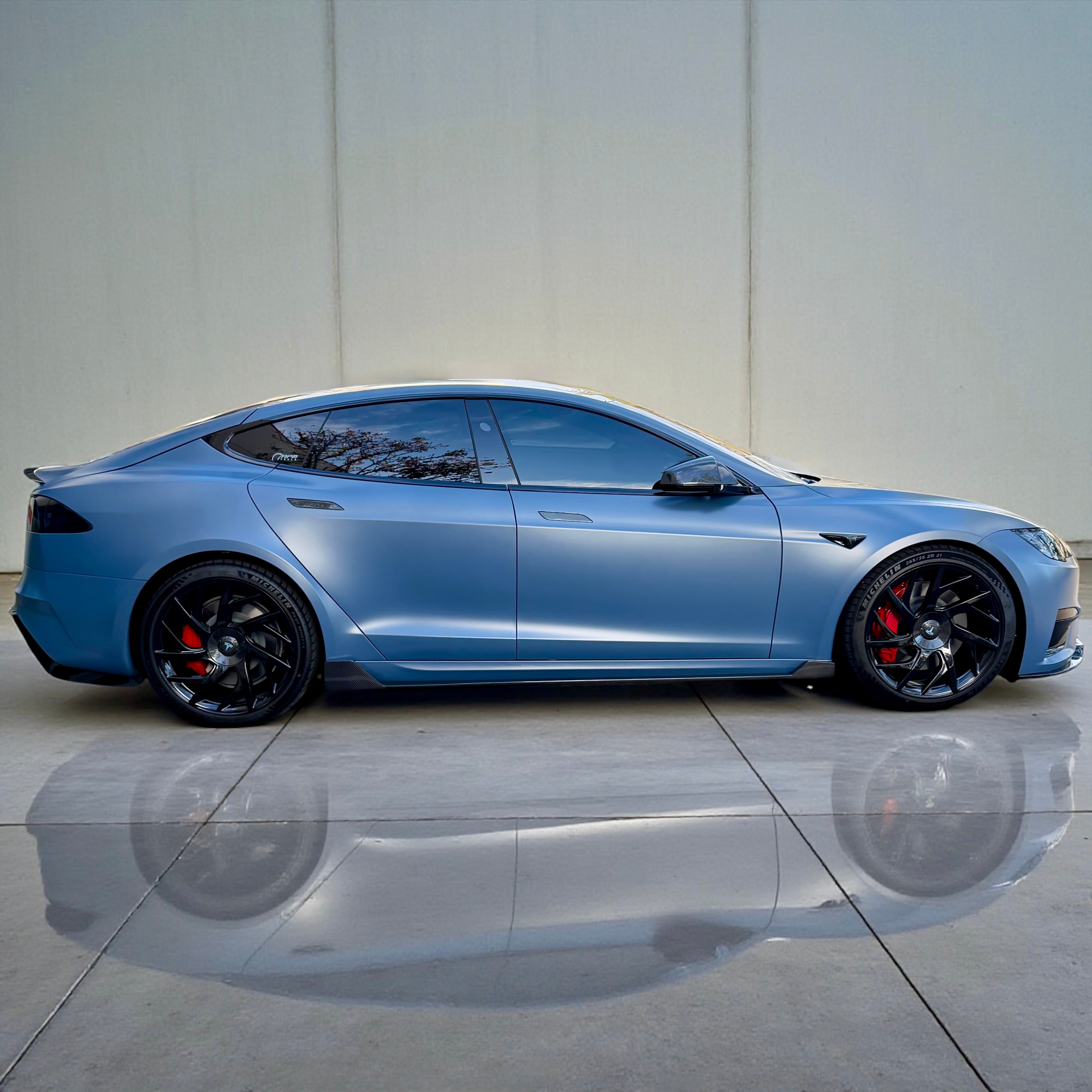 2021+ | Model S Colossal Delfino Side Skirts (1 Pair) - Real Dry