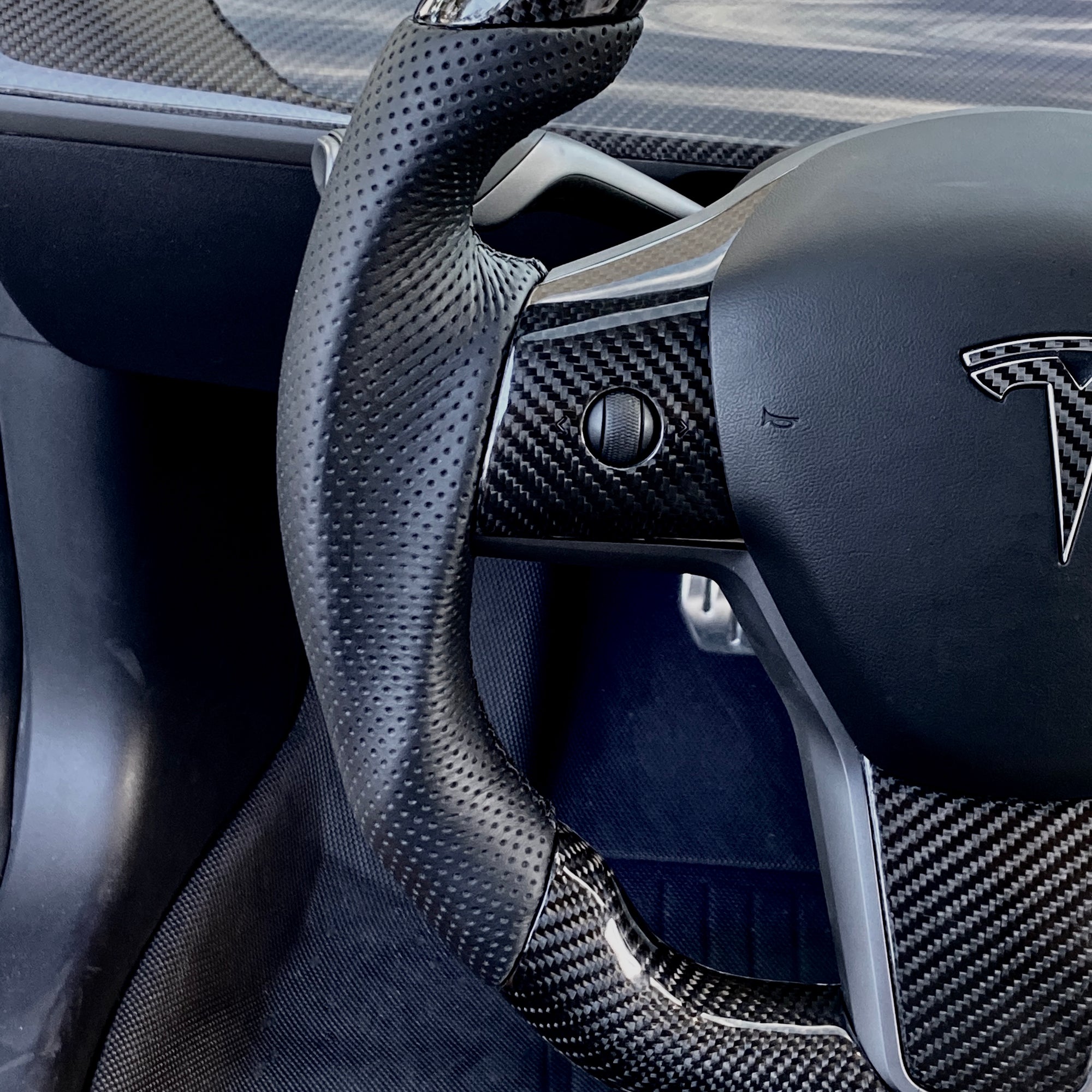 Model 3 &amp; Y - Sport Grip Steering Wheel - Real Molded Carbon Fiber