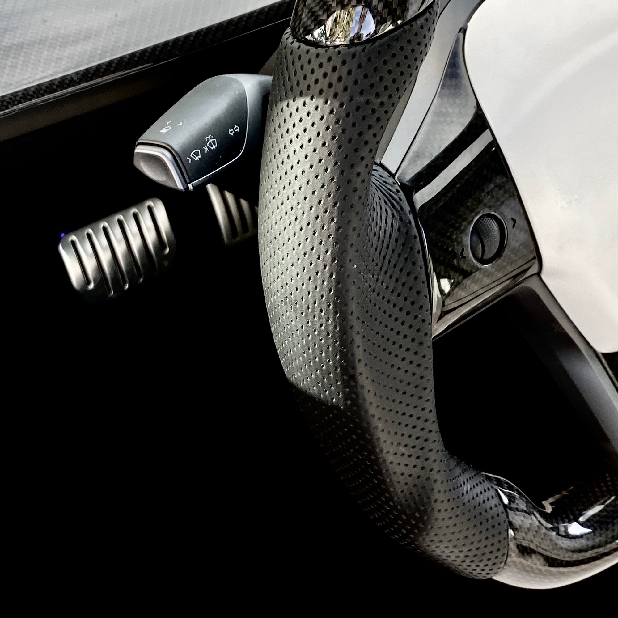 Model 3 &amp; Y - Sport Grip Steering Wheel - Real Molded Carbon Fiber