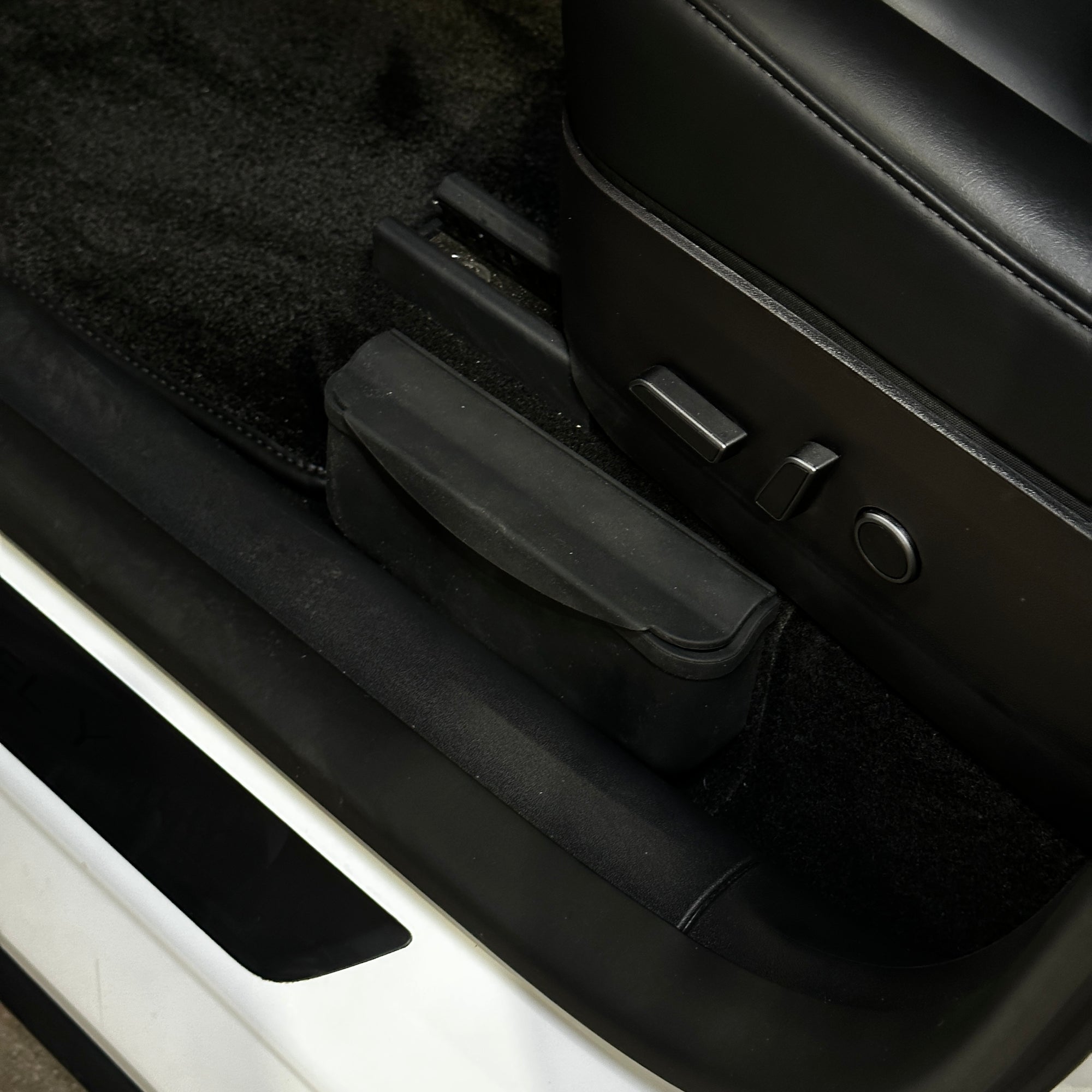 2020+ | Model 3 &amp; Y Sunglasses Storage Velcro Hold Box with Privacy Lid