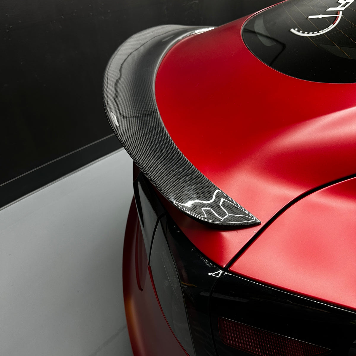 Red Molded Rpm 2017-2023 | Model 3 Europa Rear Spoiler - Real Molded Carbon Fiber ...