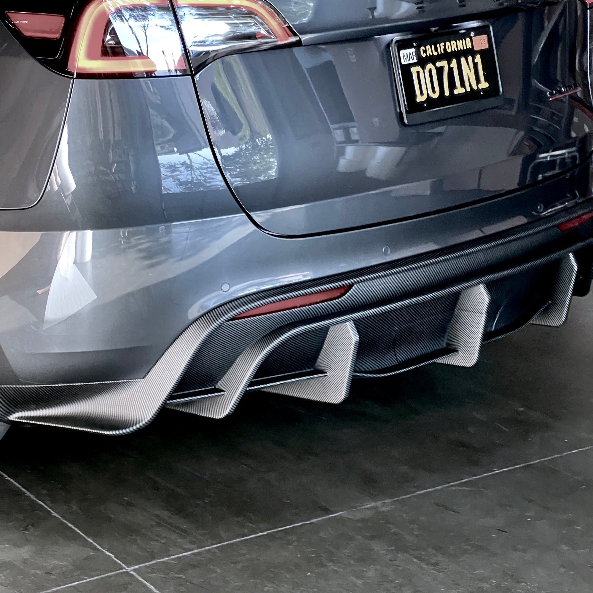 2020-2024 | Model Y Replacement Viento Diffuser with Removable Hitch Cover ABS Plastic - Variety*
