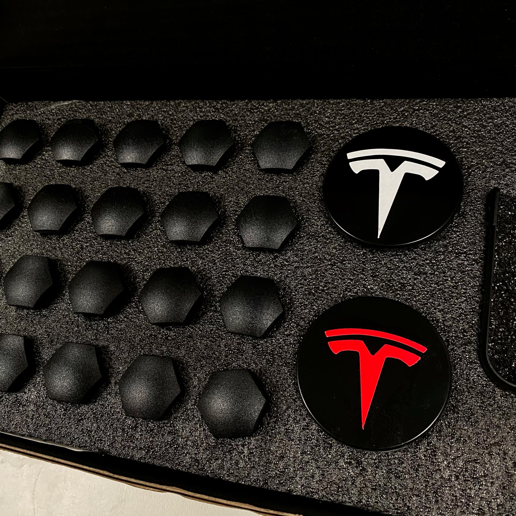 2017-2021 | Model S3Y* Center Caps &amp; Lug Nut Covers
