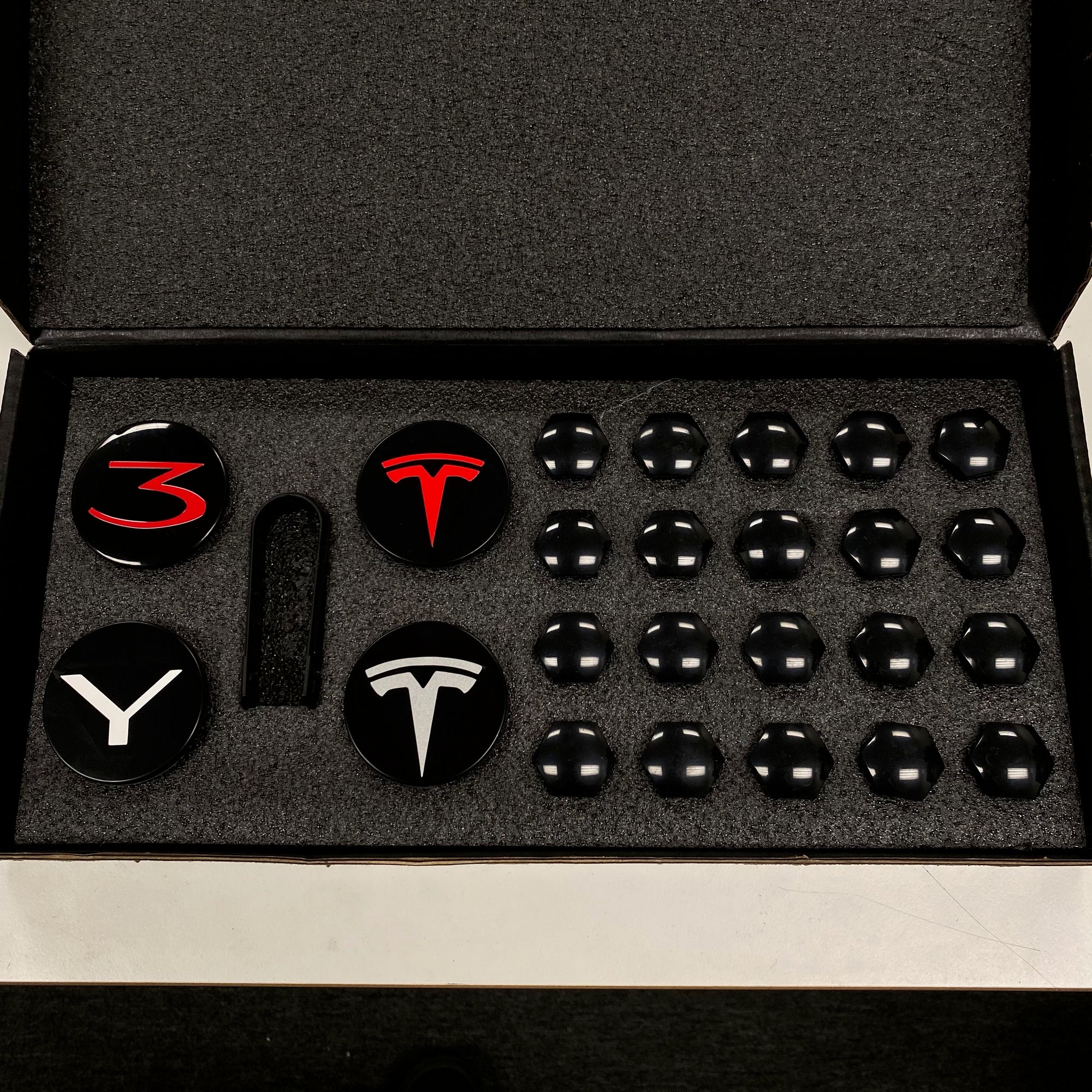 2017-2021 | Model S3Y* Center Caps &amp; Lug Nut Covers