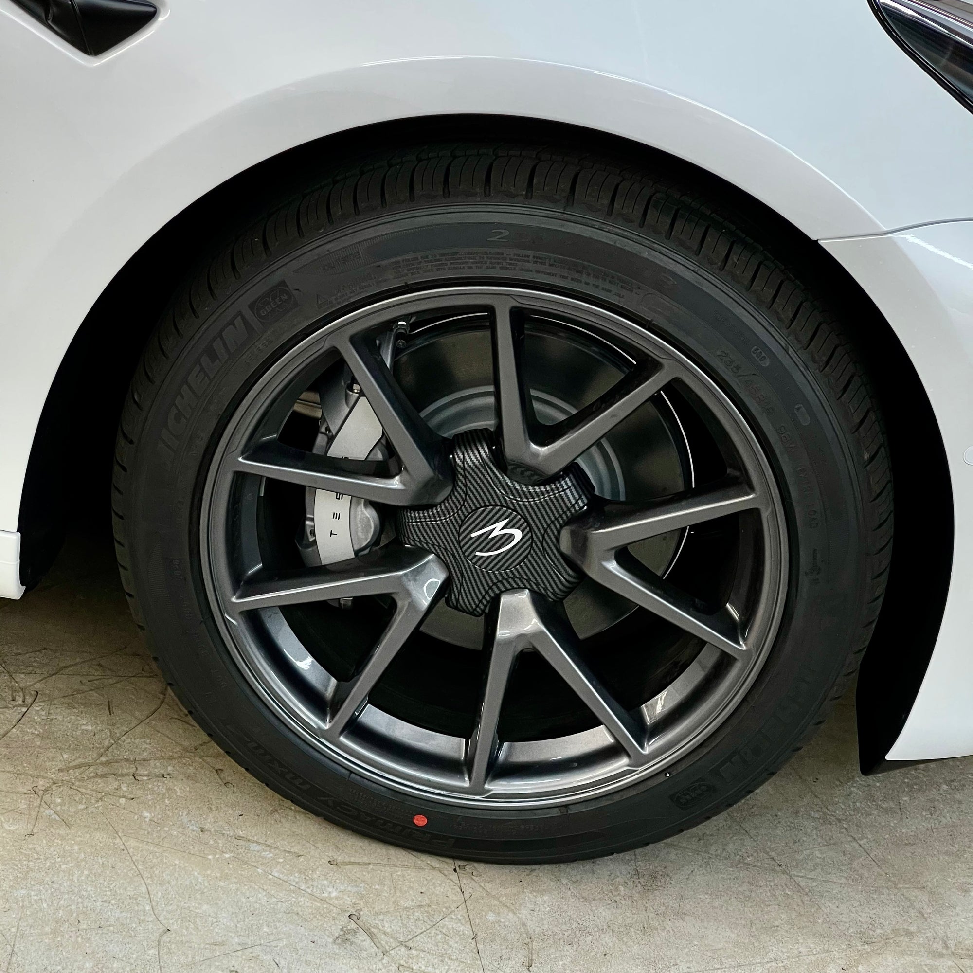 Model 3 18&quot; Aero Wheel Center Hub Caps (Set of 4) - Hydro Carbon Fiber Coated