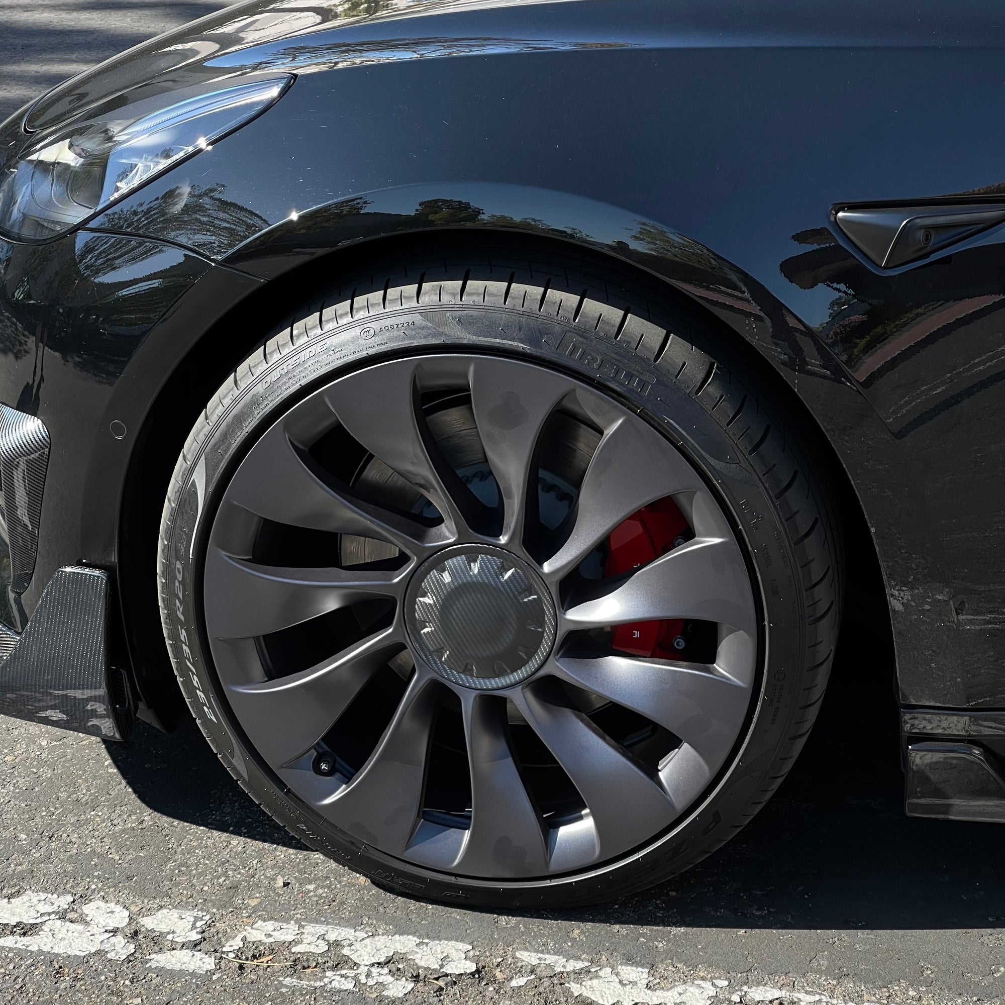 Model 3 &amp; Y Überturbine Center Hub Caps - Real Molded Carbon Fiber