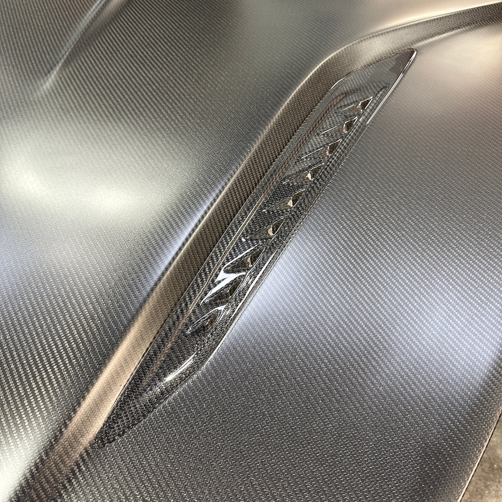 2017-2023 | Model 3 Viento Robot Hood - Dual Layer with Xpel Clear Bra- Real Molded Carbon Fiber