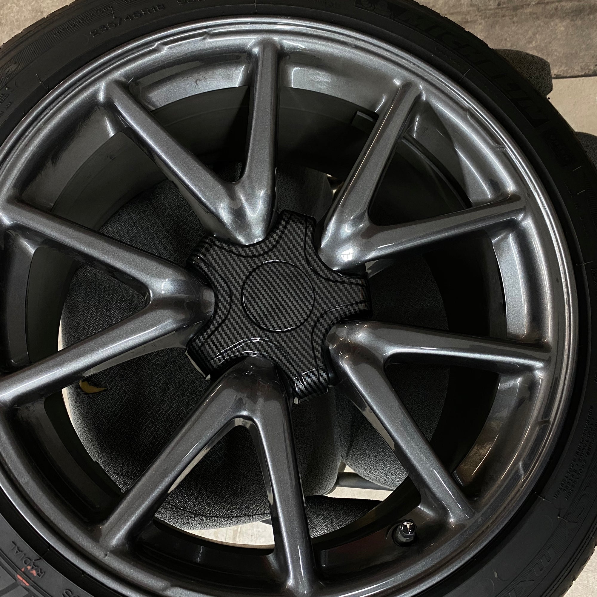 Model 3 18&quot; Aero Wheel Center Hub Caps (Set of 4) - Hydro Carbon Fiber Coated