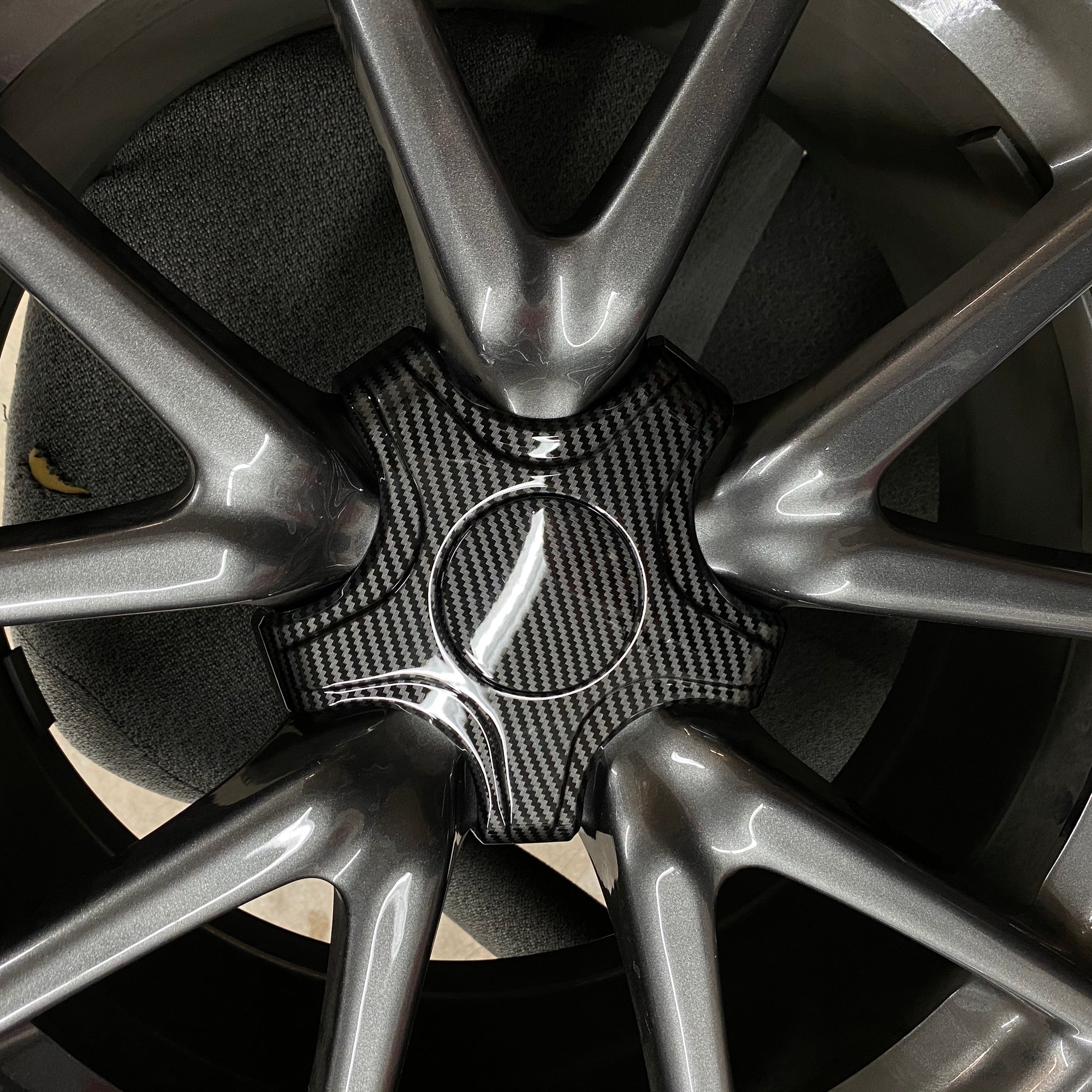 Model 3 18&quot; Aero Wheel Center Hub Caps (Set of 4) - Hydro Carbon Fiber Coated
